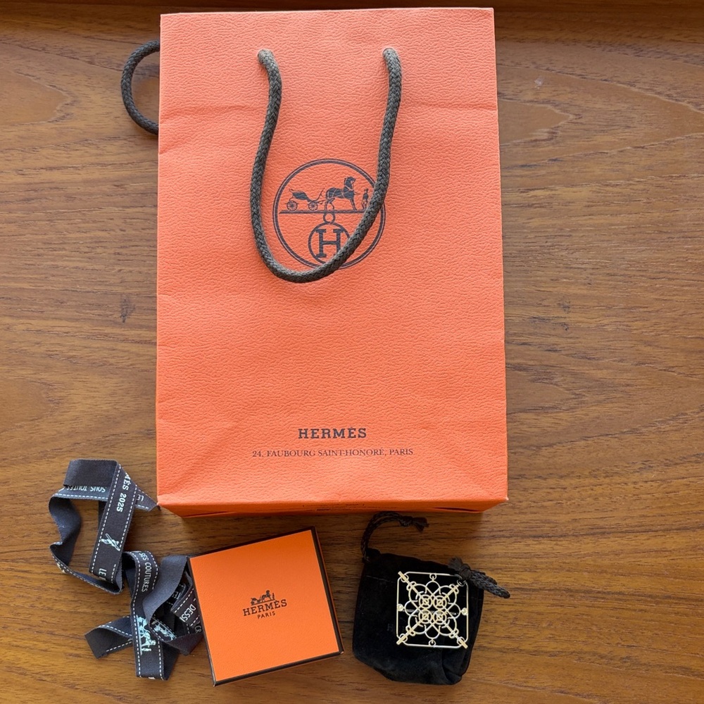 Hermes Eperon d'Or Cisele scarf ring- Silver